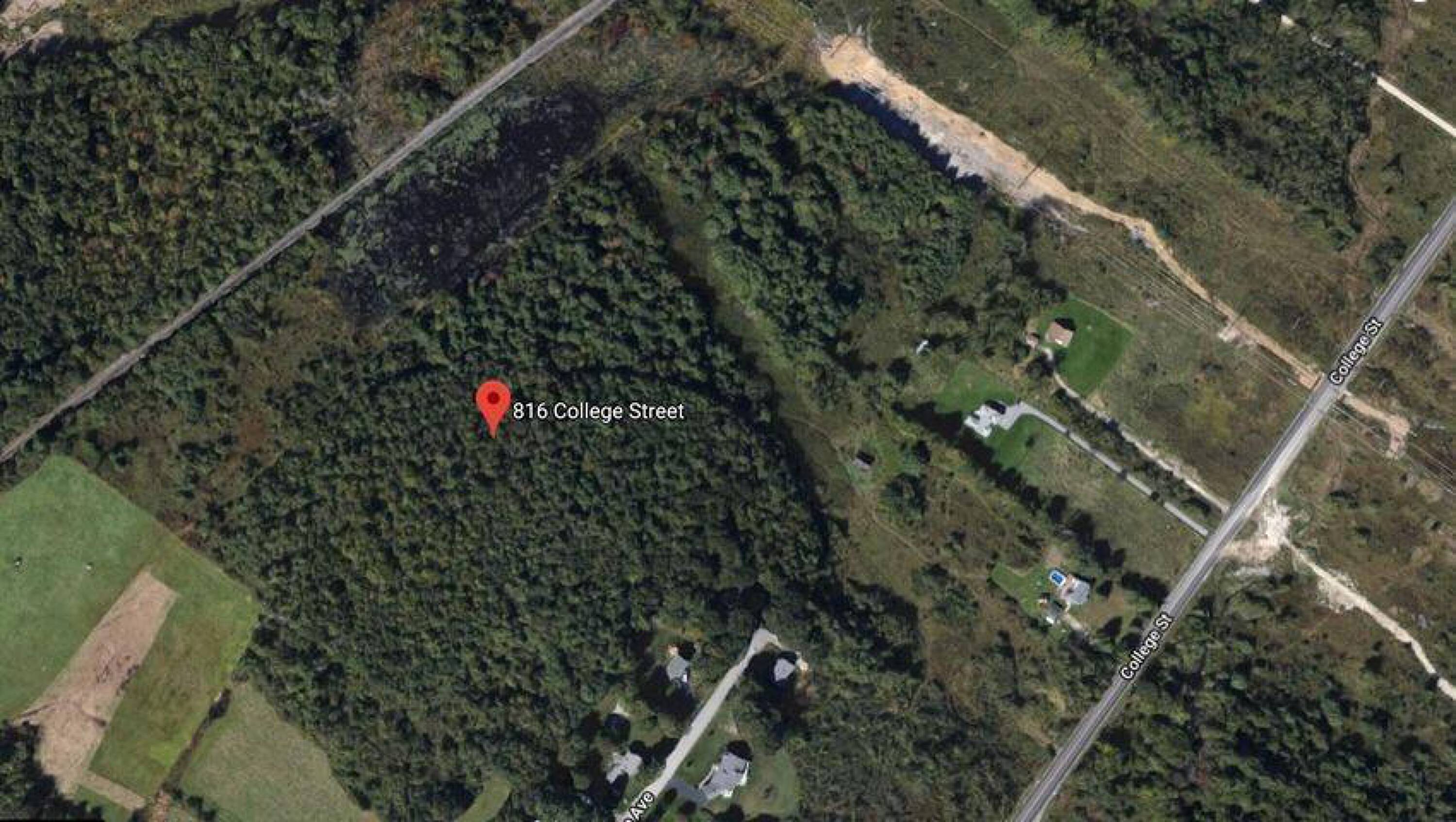832 College St, Lewiston, ME 04240