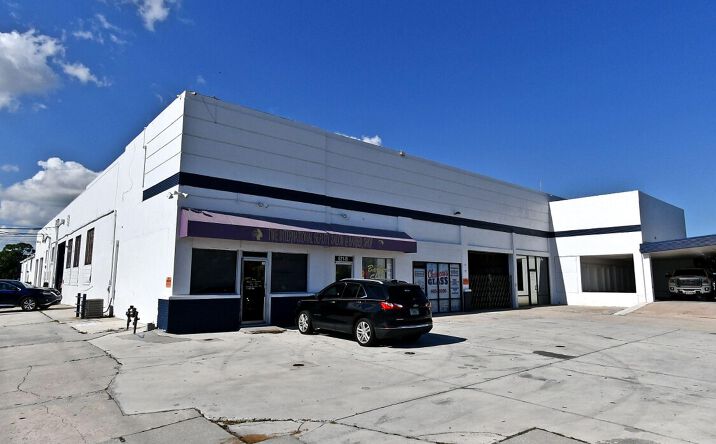 Pictures of Industrial, Retail property located at 621 S US Hwy 1, Fort Pierce, FL 34950 for sales - image #1