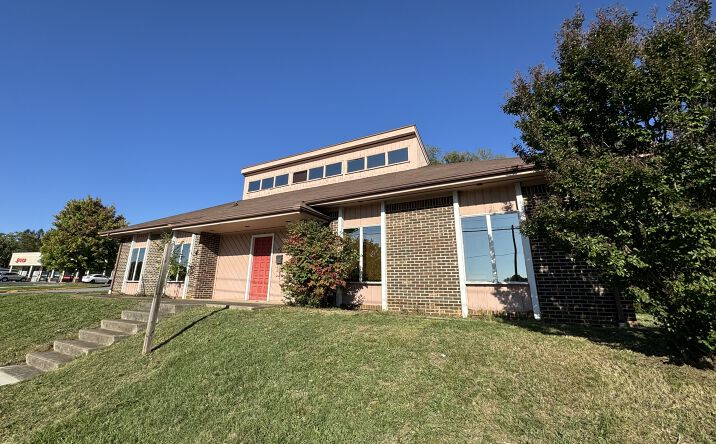 Pictures of Office property located at 621 Commonwealth Ave, Bristol, VA 24201 for sales - image #1