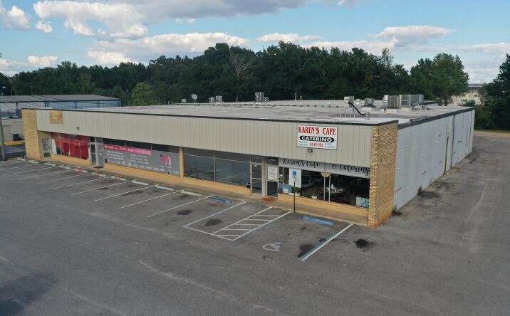 Pictures of Retail property located at 3700 N Pace Blvd, Pensacola, FL 32505 for comps - image #1