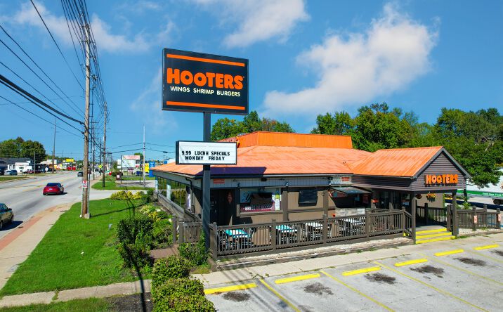 Pictures of Retail property located at 7701 Preston Hwy, Louisville, KY 40219 for sales - image #1