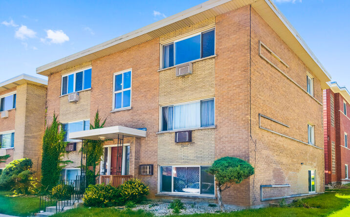 Pictures of Multifamily property located at 11902 Longwood Dr, Blue Island, IL 60406 for sales - image #1