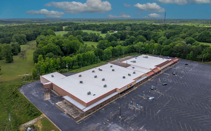 Pictures of Retail property located at 185-271 South Elm Street, Commerce, GA 30529 for sales - image #1