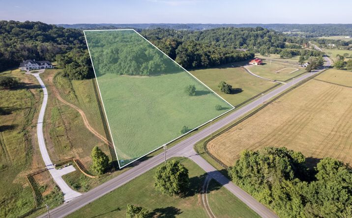Pictures of Land property located at 3076 Carters Creek, Franklin, TN 37064 for sales - image #1