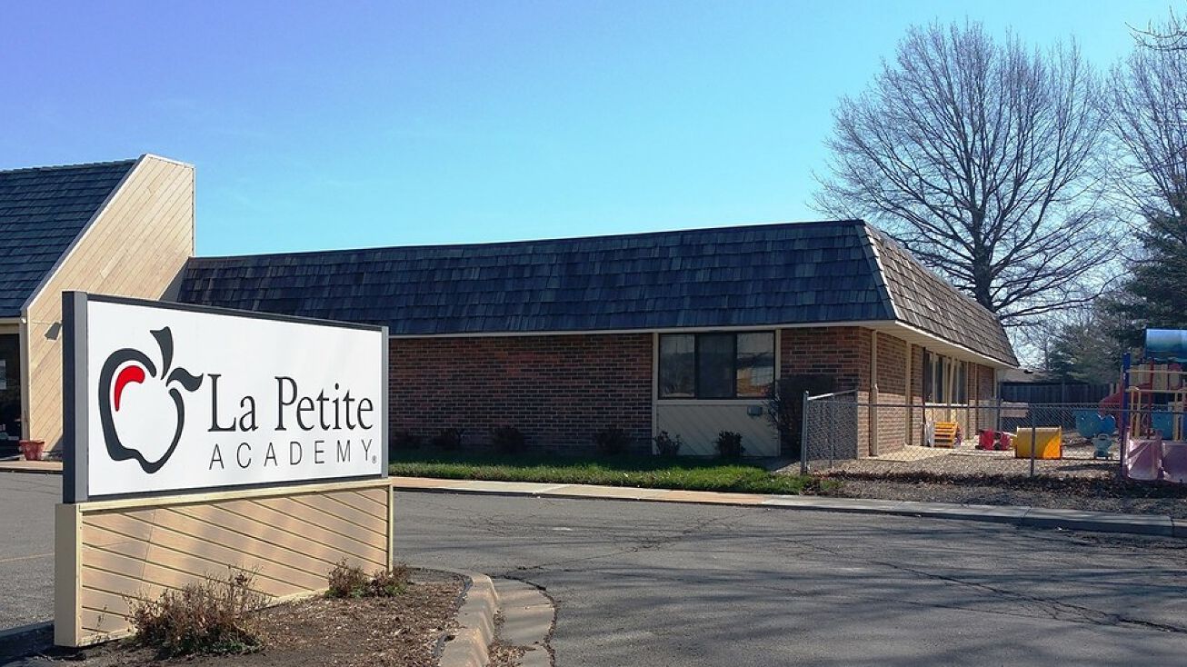 Pictures of Retail property located at 1810 S Scarborough St, Olathe, KS 66062 for sales - image #1