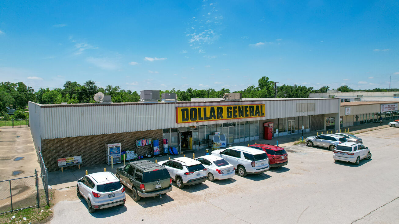 1701 W 4th St, Cameron, TX 76520