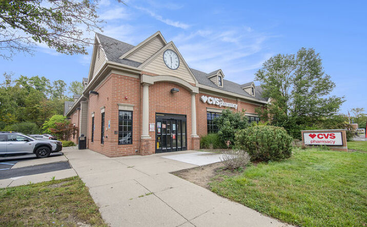 Pictures of Retail property located at 8900 Macomb St, Grosse Ile Township, MI 48138 for sales - image #1