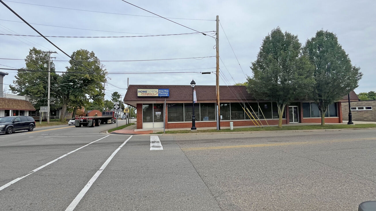 6 N Main St, Kent City, MI 49330