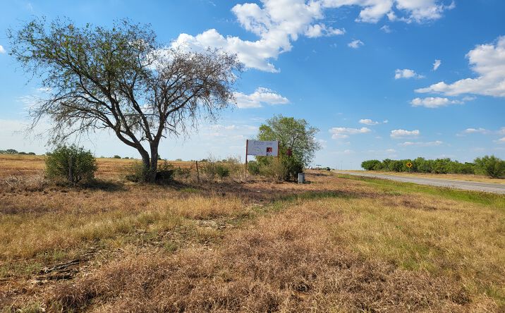 Pictures of Land property located at 301 S Abbott Rd, Saint Hedwig, TX 78152 for sales - image #1