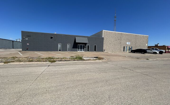 Pictures of Industrial, Office property located at 3817 & 3821 Dividend Dr, Garland, TX 75042 for sales - image #1