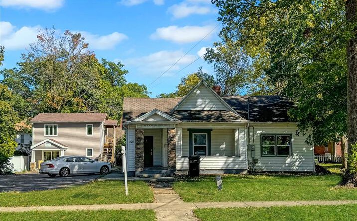 Pictures of Multifamily property located at 1103 & 1105 6th St., Charleston, IL 61920 for sales - image #1