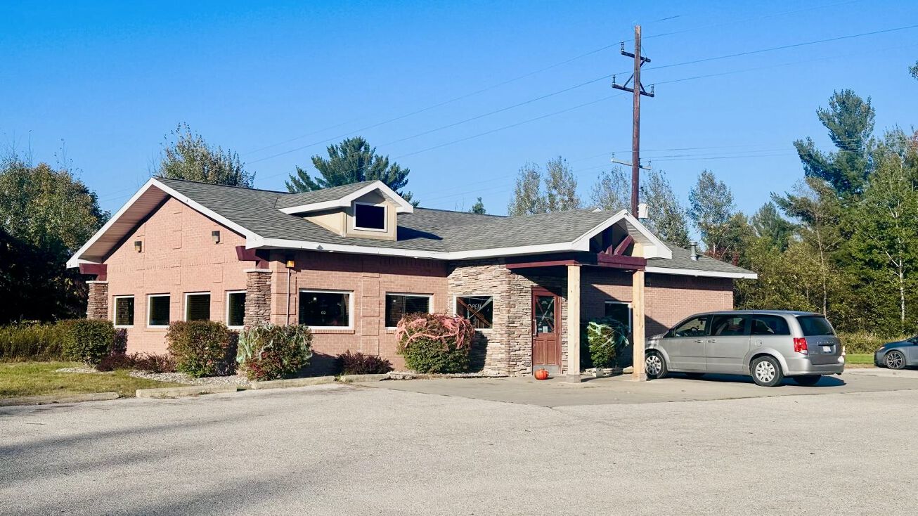 2898 N Meridian Rd, Sanford, MI 48657