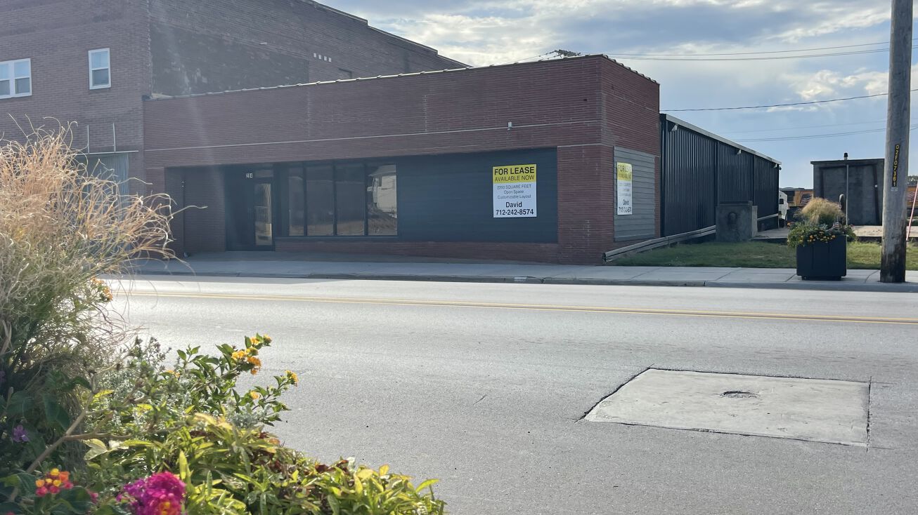 Pictures of Industrial, Office, Retail property located at 204 E Erie St, Missouri Valley, IA 51555 for sales - image #1