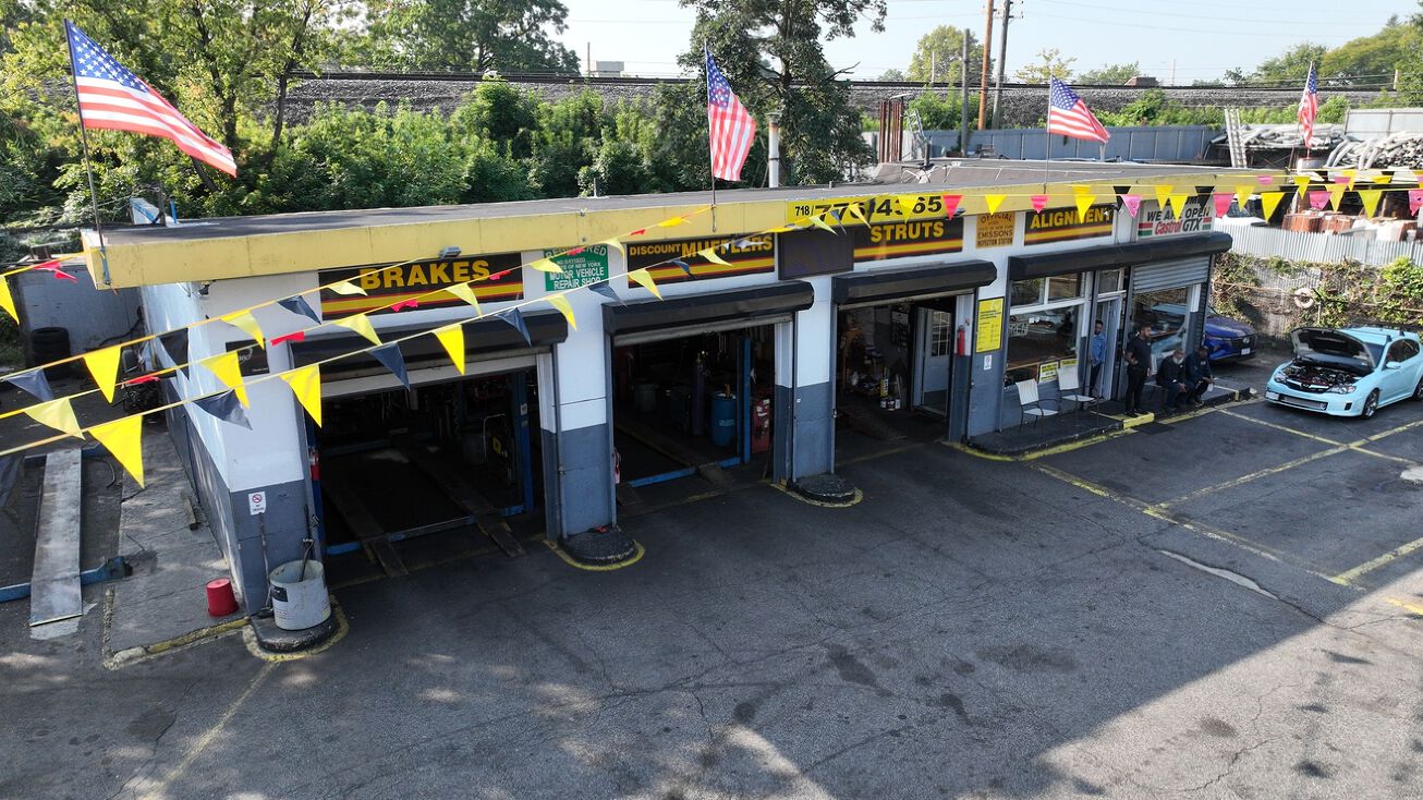 20702 Jamaica Ave, Queens, NY 11428