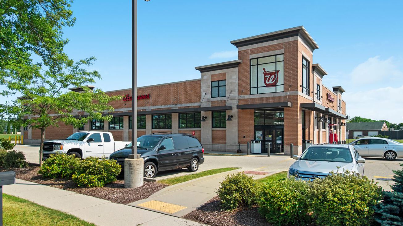 W62n190 Washington Ave, Cedarburg, WI 53012