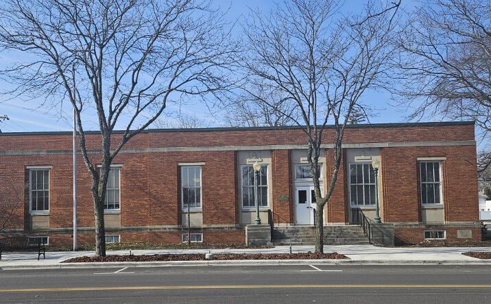Pictures of Mixed Use, Retail property located at 415 Conant St, Maumee, OH 43537 for sales - image #1