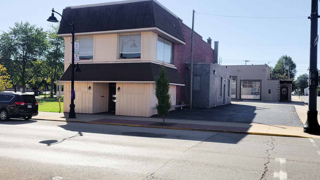 402 E Main St, Belleville, IL 62220