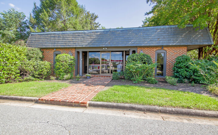 Pictures of Office, Retail property located at 3211 Old Forest Rd, Lynchburg, VA 24501 for sales - image #1