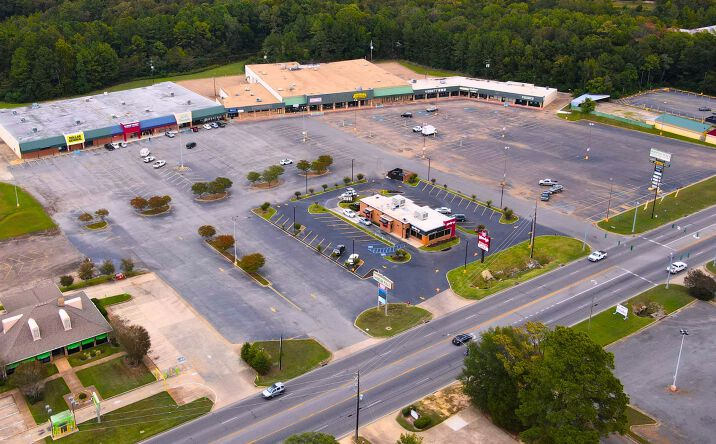 Pictures of Retail property located at 2031 E Madison Ave, Bastrop, LA 71220 for sales - image #1