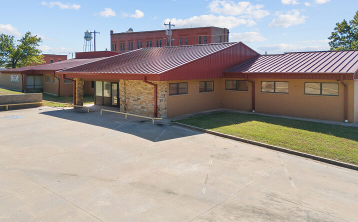 Pictures of Hospitality, Mixed Use, Office, Special Purpose property located at 116 E Kerr Blvd, Wynnewood, OK 73098 for sales - image #1