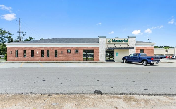 Pictures of Office property located at 1511 Bienville Blvd, Ocean Springs, MS 39564 for sales - image #1
