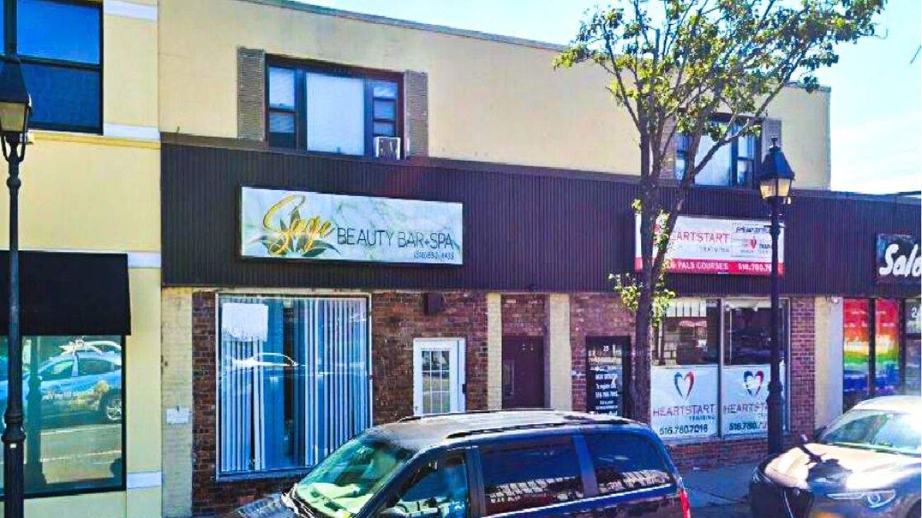 26 Broadway, Massapequa, NY 11758