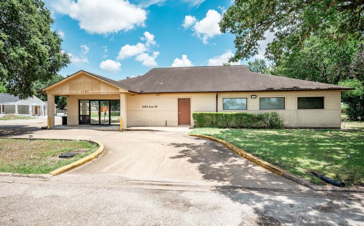 Pictures of Hospitality, Office, Senior Living, Special Purpose property located at 1105 Avenue H, Bay City, TX 77414 for sales - image #1