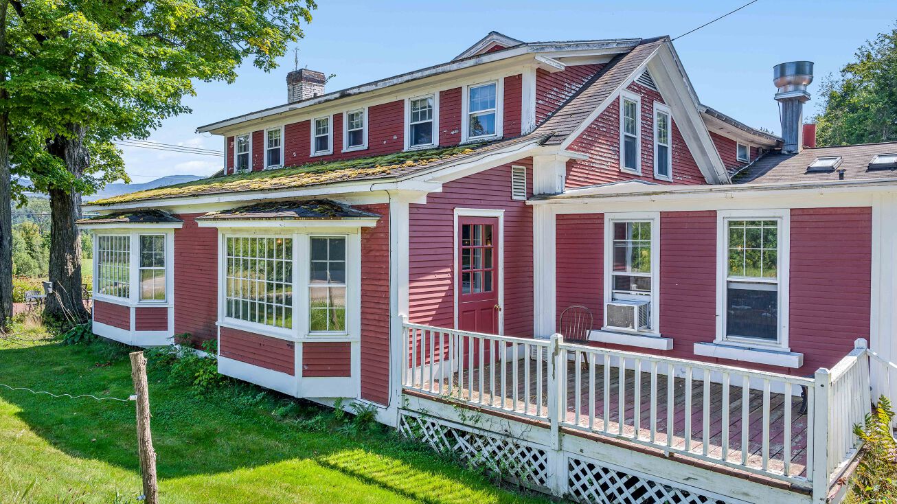 Pictures of Business for Sale, Hospitality, Mixed Use property located at 14 Barrows Rd, Stowe, VT 05672 for sales - image #1