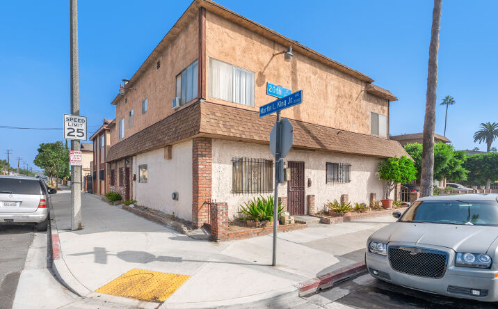 Pictures of Multifamily property located at 1001 E 20th St, Long Beach, CA 90806 for sales - image #1
