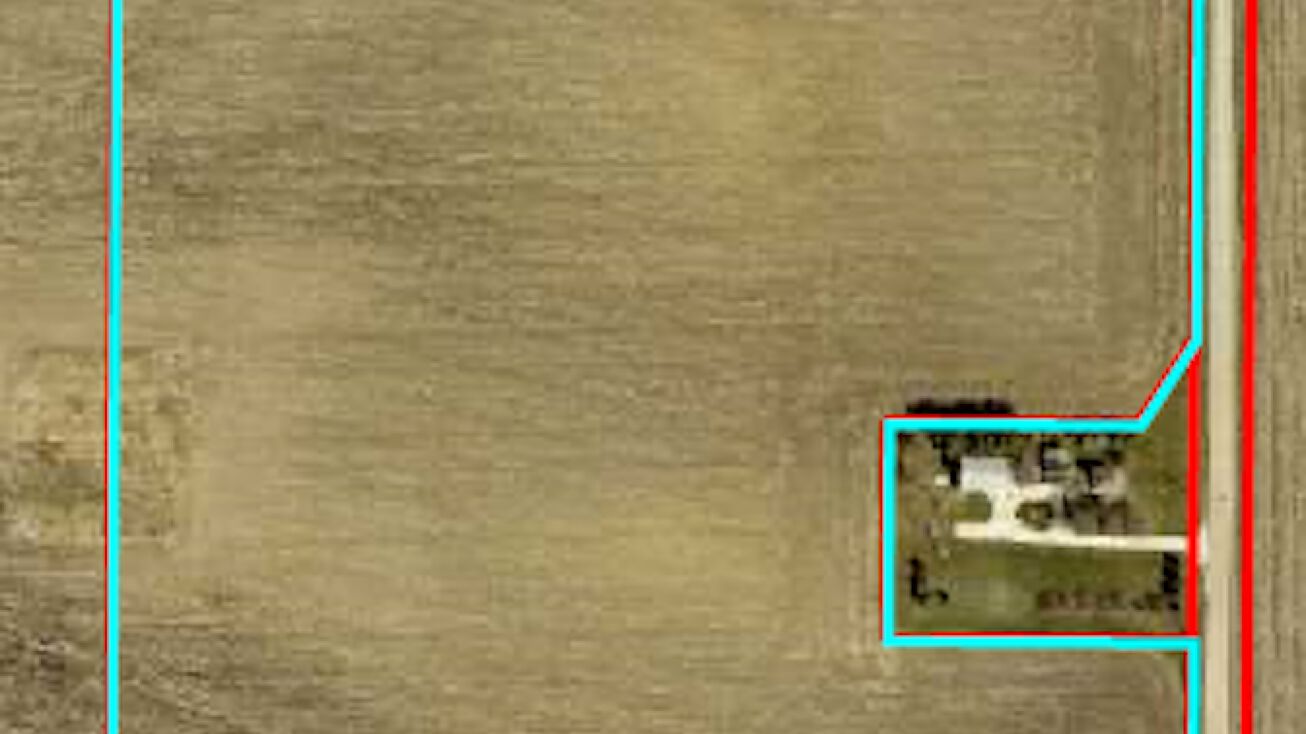 E Donald St, Waterloo, IA 50703