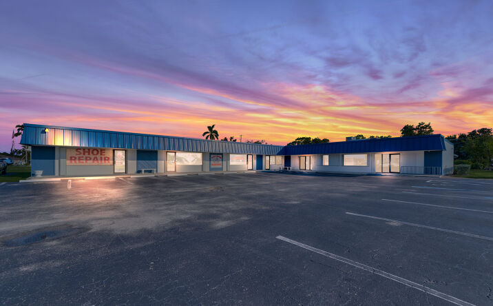 Pictures of Mixed Use, Office, Retail property located at 15630 McGregor Blvd, Fort Myers, FL 33908 for sales - image #1