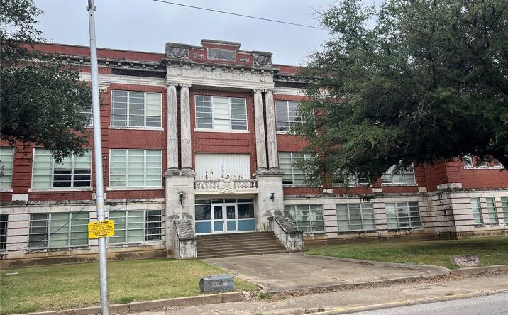 Pictures of Mixed Use property located at 215 N Washington, Ardmore, OK 73401 for sales - image #1
