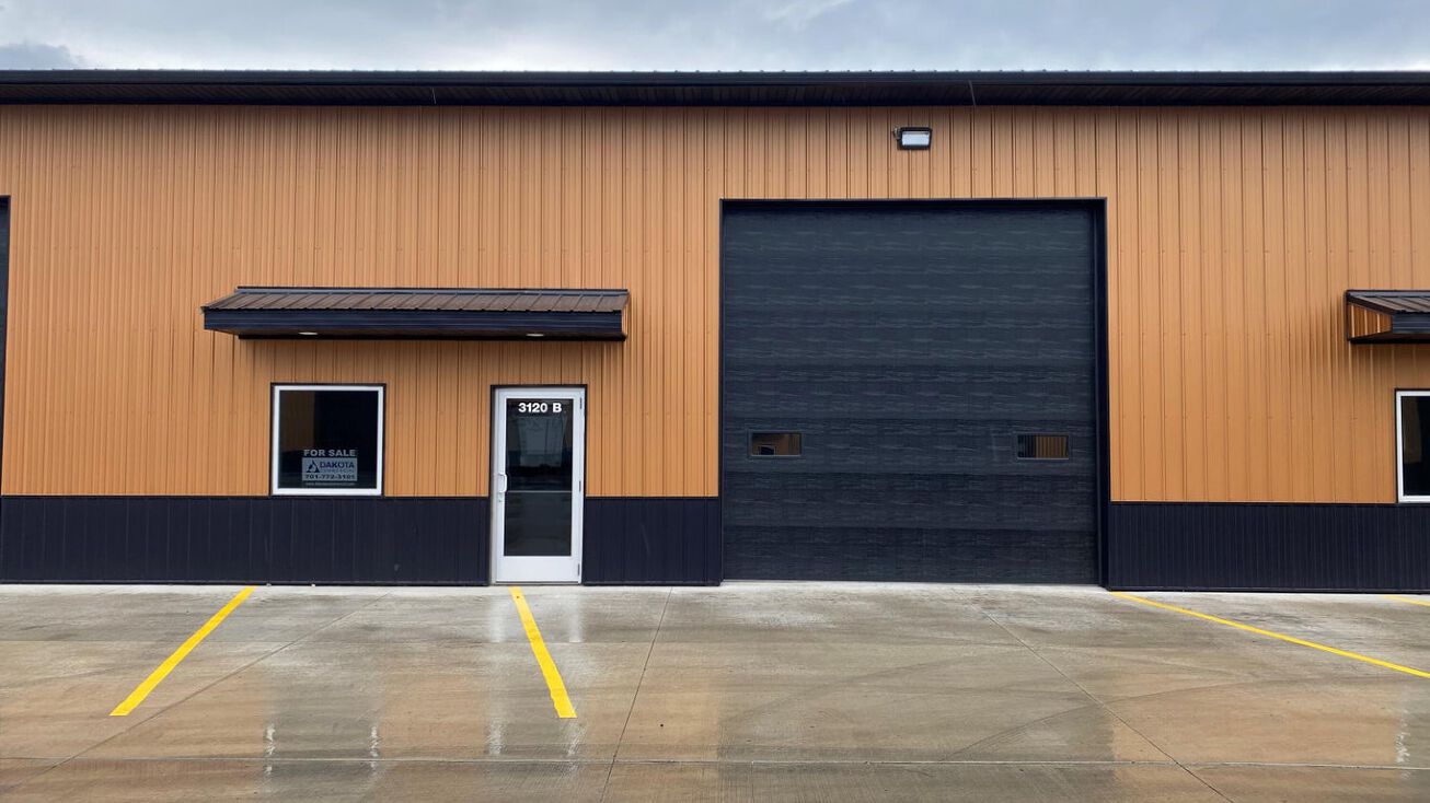 3120 Gateway Dr, Grand Forks, ND 58203