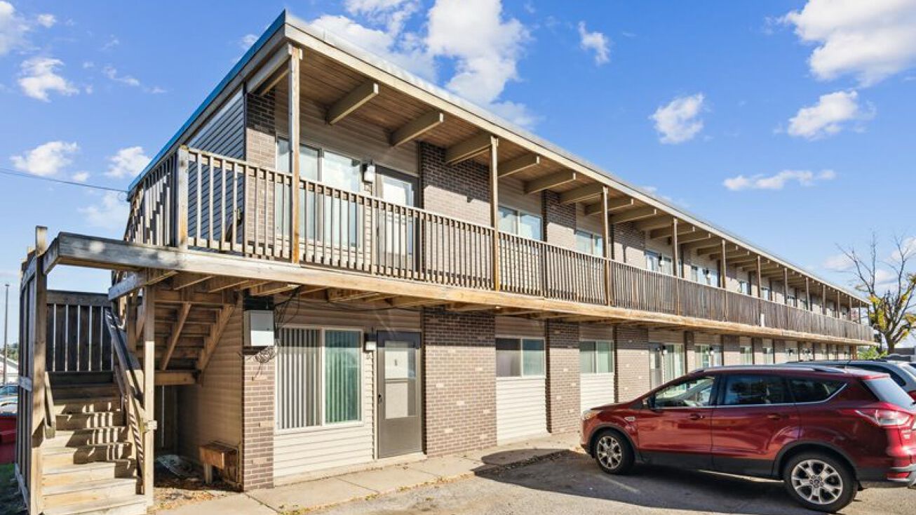 120 & 126 32nd St NE Cedar Rapids, IA, Cedar Rapids, IA 52402