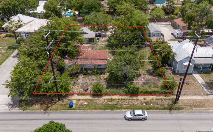Pictures of Mixed Use, Multifamily, Retail, Special Purpose property located at 1622 N Pine St, San Antonio, TX 78208 for sales - image #1