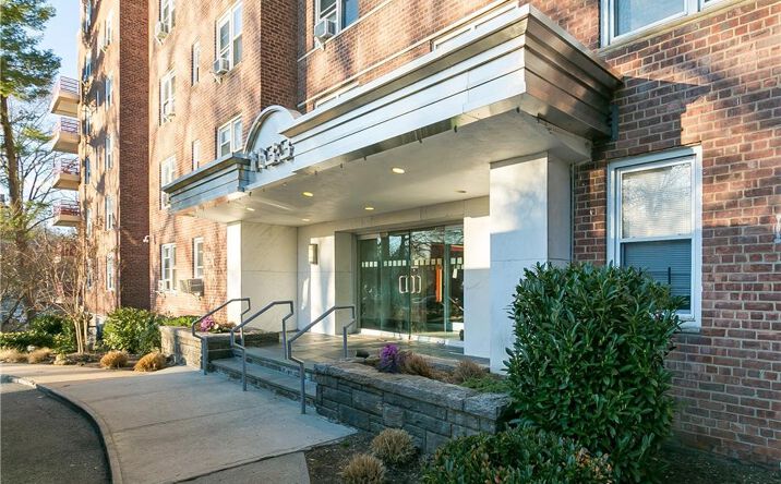 Pictures of Multifamily property located at 1133 Midland Ave, Yonkers, NY 10708 for sales - image #1