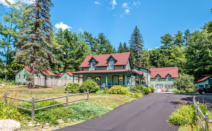 Pictures of Hospitality property located at 207 Seavey St, Conway, NH 03860 for sales - image #1