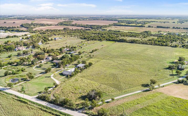 Pictures of Land property located at 421 Crosswinds Dr, Lorena, TX 76655 for sales - image #1