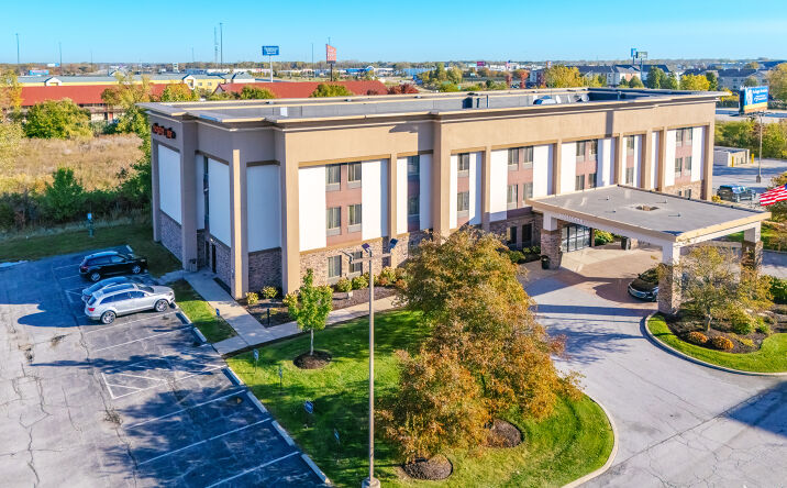 Pictures of Hospitality property located at 8353 Georgia St, Merrillville, IN 46410 for comps - image #1