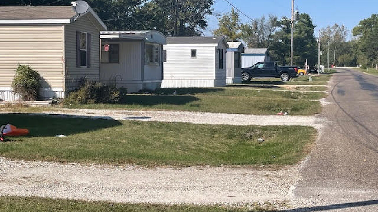 Pictures of Mobile Home Park property located at 1106 Rim Rd, Quincy, IL 62305 for sales - image #1