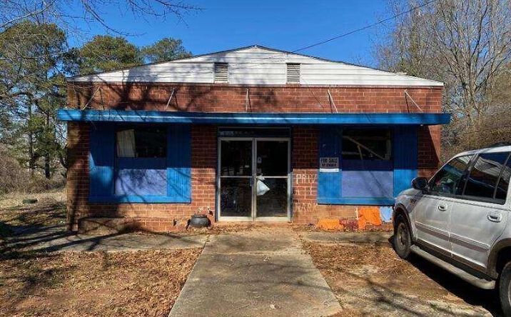 Pictures of Retail property located at 120 G W Carver Drive, Monroe, GA 30655 for sales - image #1