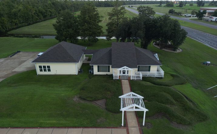 Pictures of Office property located at 669 Belle Terre Blvd, LaPlace, LA 70068, 699 Belle Terre Blvd, LaPlace, LA 70068 for sales - image #1