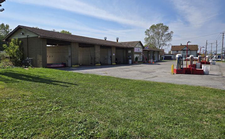 Pictures of Retail property located at 2467 Clinton St, West Seneca, NY 14224 for sales - image #1