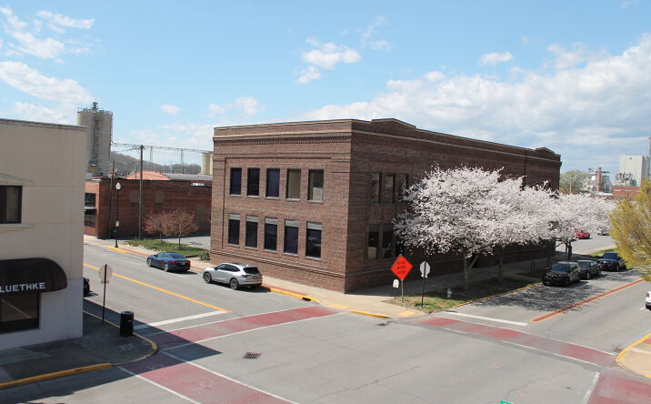 Pictures of Office property located at 201 W Market St, Kingsport, TN 37660 for sales - image #1