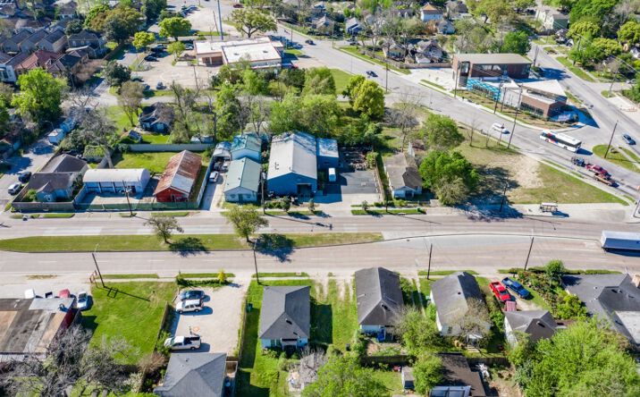 Pictures of Industrial, Retail property located at 1125 W Cavalcade St, Houston, TX 77009 for sales - image #1