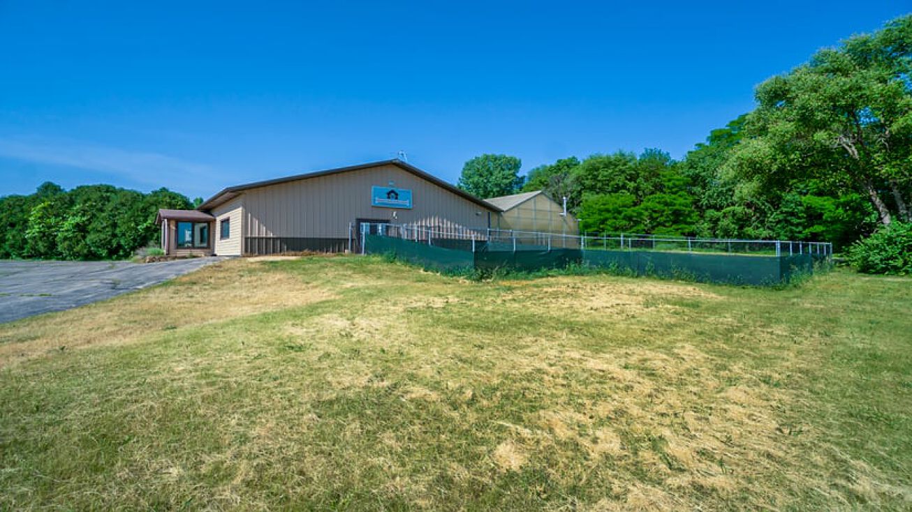 420 W Meadows Dr, Freeport, IL 61032