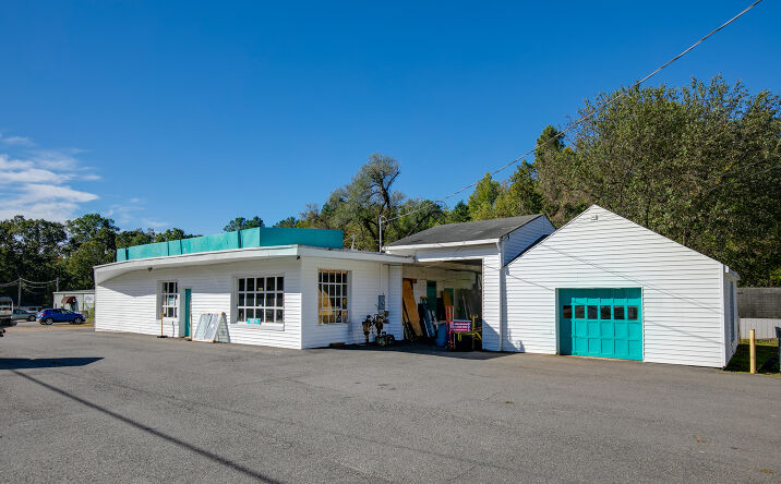 Pictures of Industrial property located at 10211 Chamberlayne Rd, Mechanicsville, VA 23116 for sales - image #1