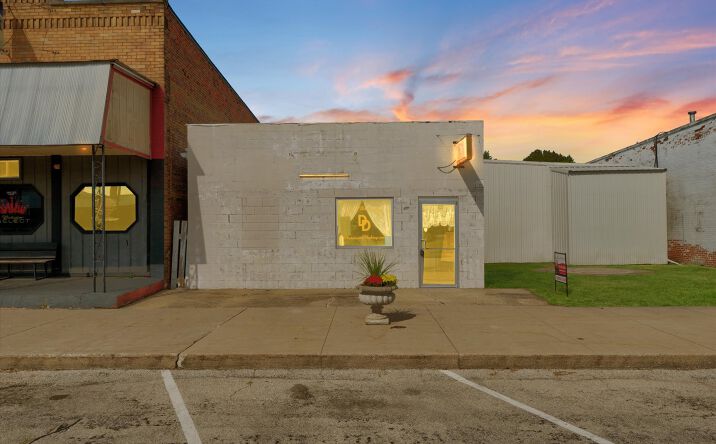 Pictures of Hospitality property located at 516 E Locust St, Chatsworth, IL 60921 for sales - image #1