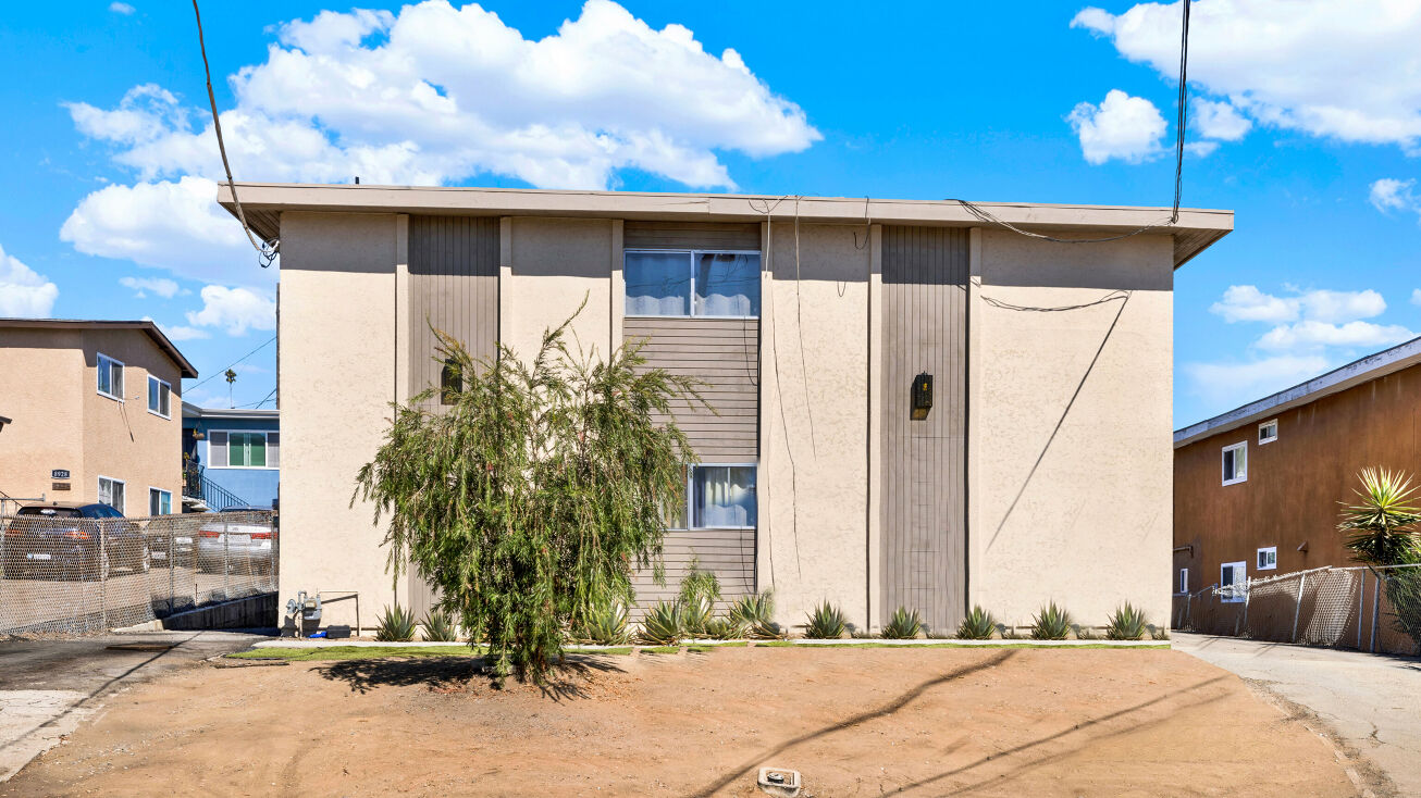 8930 Kenwood Dr, Spring Valley, CA 91977