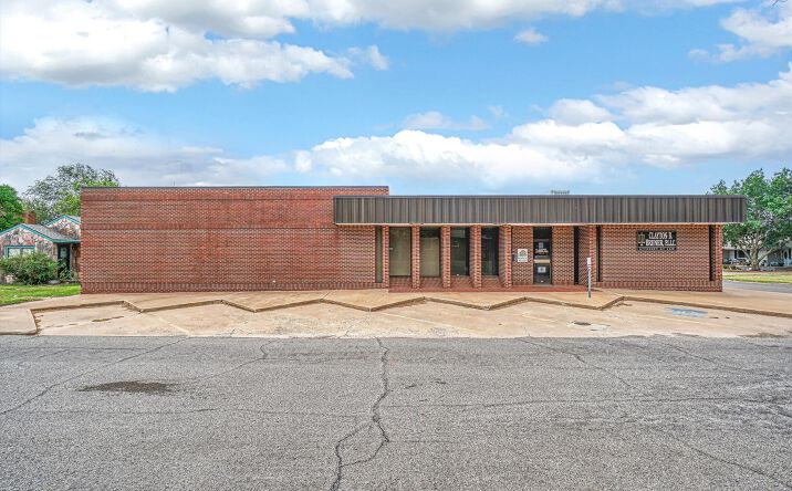 Pictures of Industrial, Office property located at 222 W Tom Stafford Ave, Weatherford, OK 73096 for sales - image #1